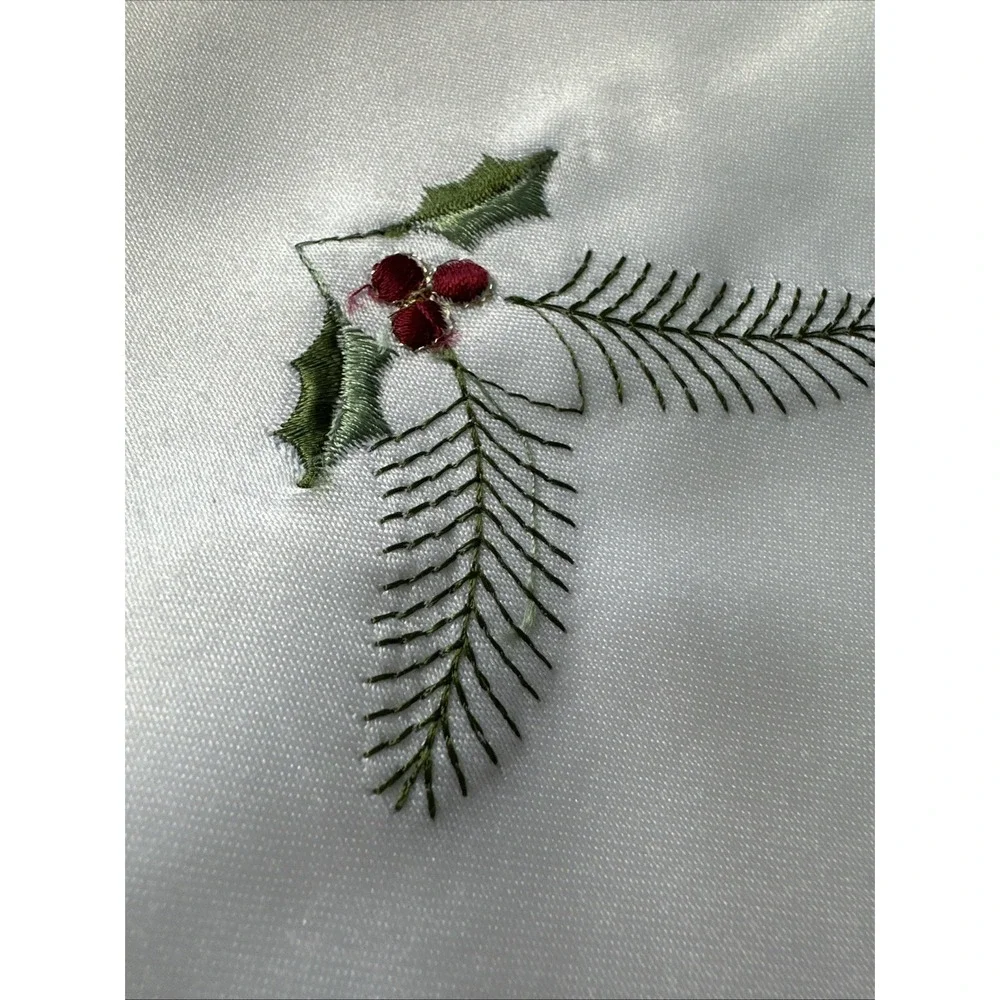Set Of 4 Embroidered Table Linens: Christmas Placemats & Matching Napkins‎